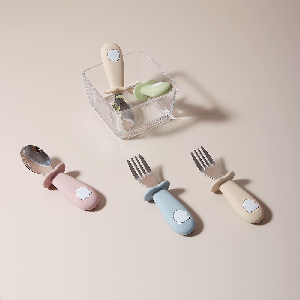 Baby panda shape silicone spoo - Baby Food Utensil 评论和价格